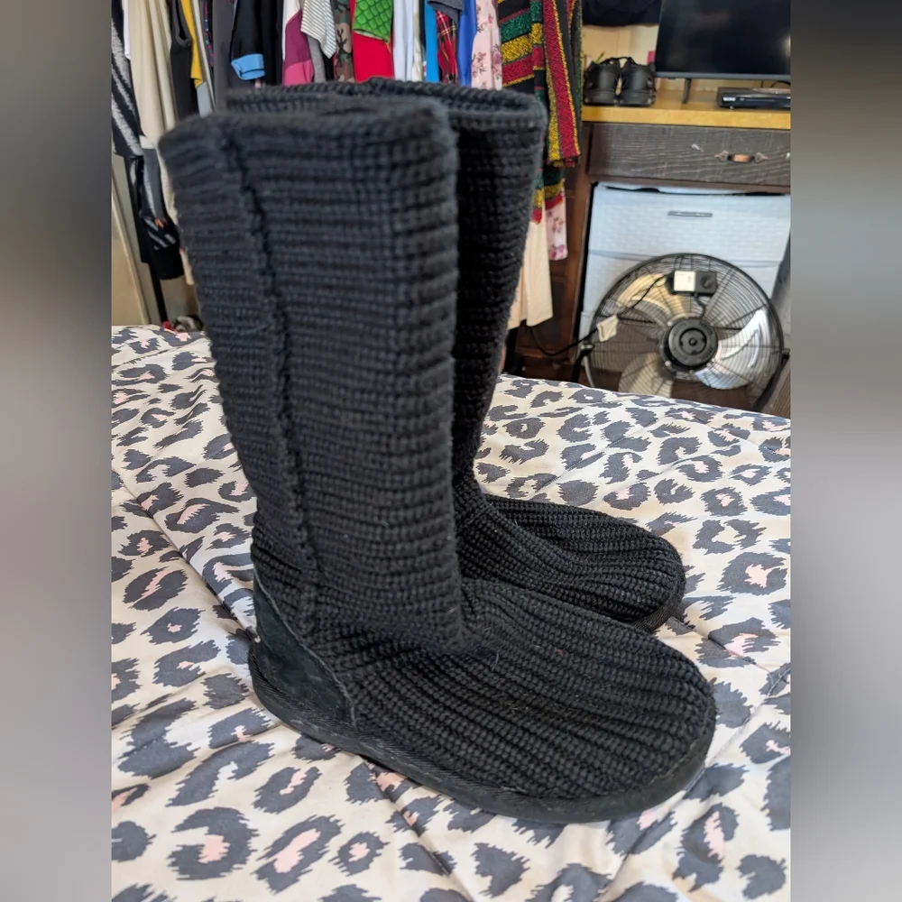 Ugg woman's size 6 classic crochet knit black boots